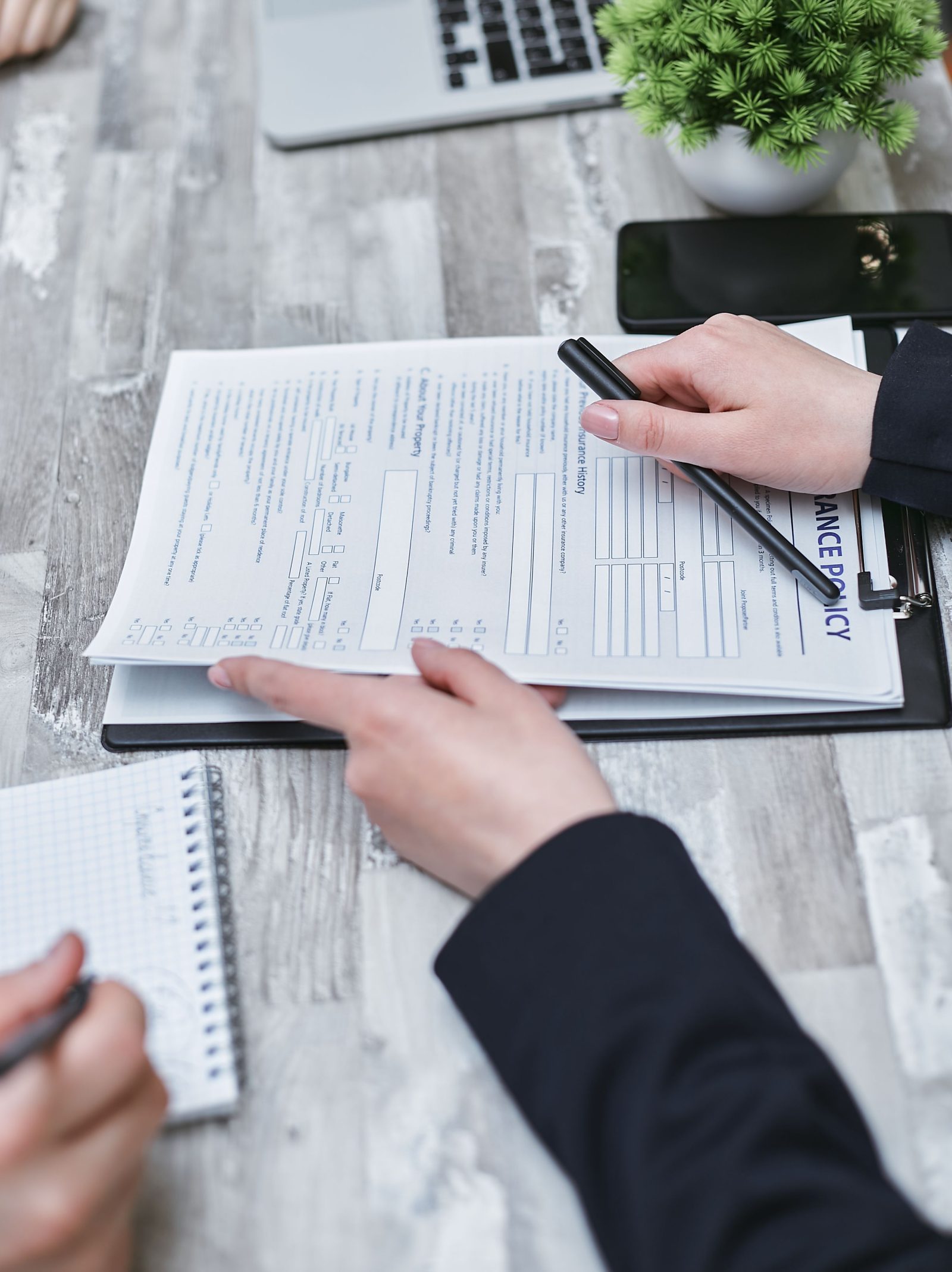 PEA ou Assurance-vie : quoi choisir ?